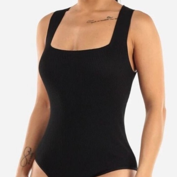 House of Harlow  Square neck Bodysuit size medium NWOT - Picture 2 of 4